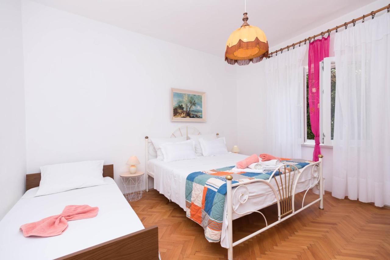 Apartments Salis Pag Town Esterno foto